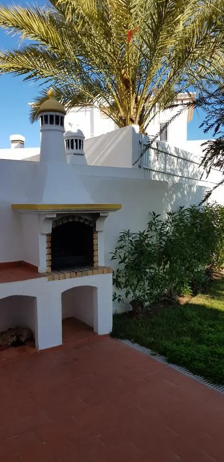 Villa Amendoeira-Pool Heated - By Algarkasa Guia 0*,  Portugália